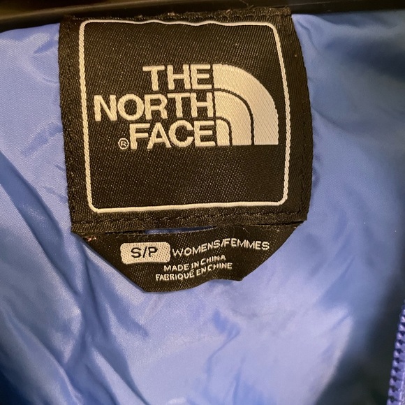 The North Face Women's Puffer Jacket in Lime Green and Blue - Picture 8 of 15